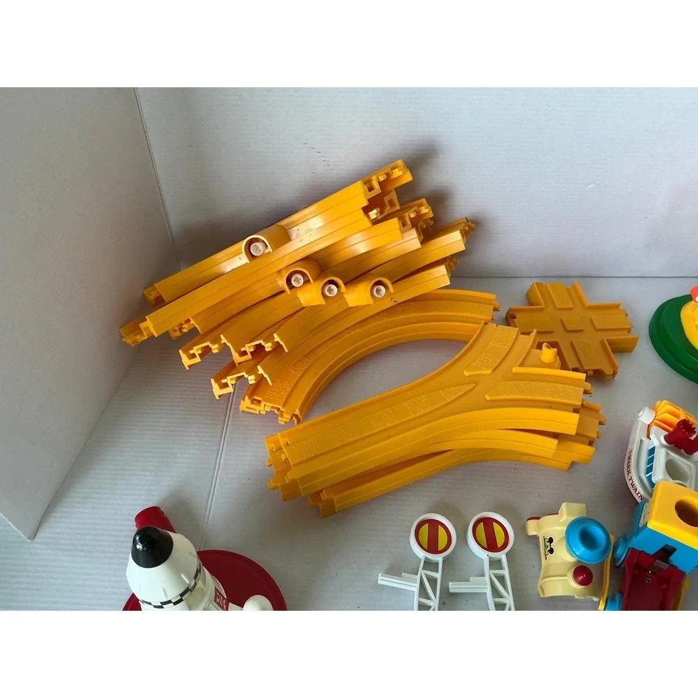 Playmates Vintage Disneyland Play Set Battery Train 31‎ Pieces Mickey Mouse Toy